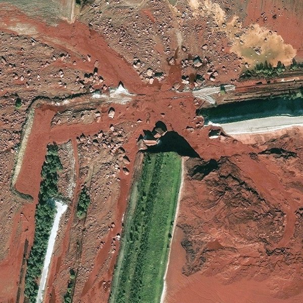 Vörösiszap gáttörés