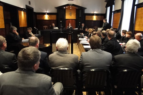 A büntető tárgyalás