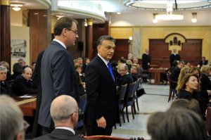 Átkeresztelték Kúriának