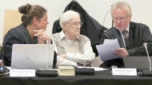 Gröning a védőügyvédekkel