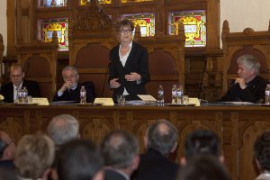 Szégyen, ha az igazságszolgáltatás követi a politikai széljárást